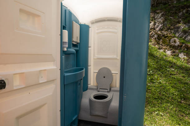 Best Portable restroom trailer rental  in Mondovi, WI